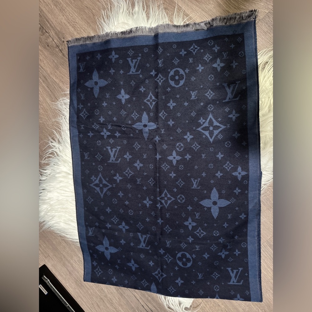 LOUIS VUITTON MONOGRAM SCARF